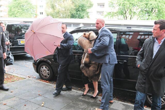 File:9-24-12 Arriving Hotel 001.jpg