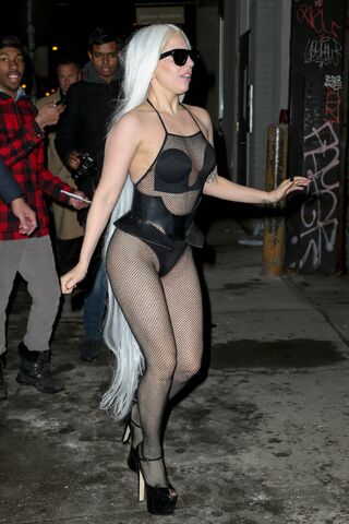 File:2-17-14 Leaving The Tonight Show in NYC 001.jpg