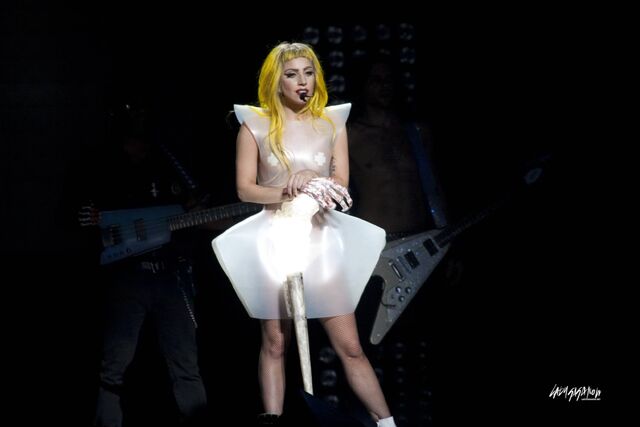 File:MB-Hair-Yellowwithbangs.jpg