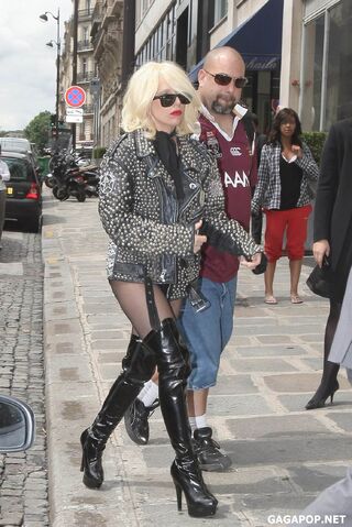 File:7-9-09 In Paris.jpg