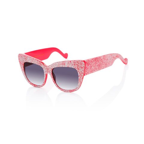 File:AKK - Alice Goes To Cannes sunglasses.jpg