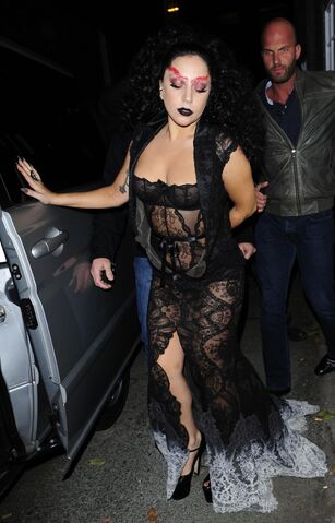 File:10-22-14 Leaving Punch Bowl Pub in London 001.jpg