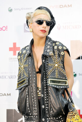 File:Jun25-MTV VMA-PressRoom01.jpg