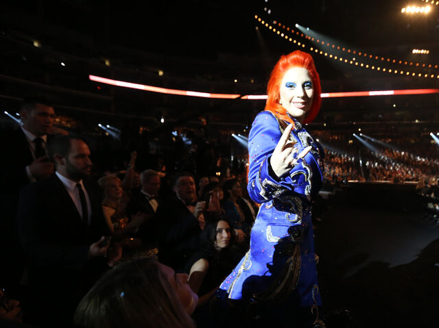 File:2-15-16 Audience at 58th Grammy Awards in LA 002.jpg