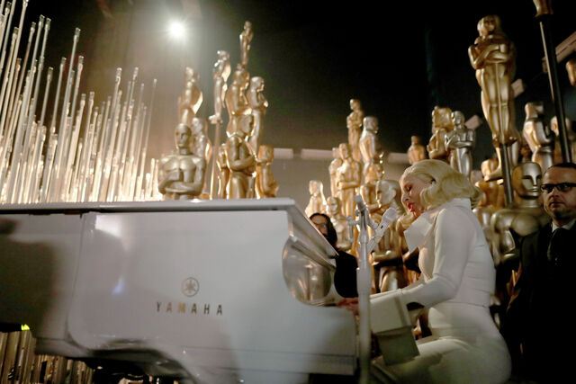 File:2-28-16 Backstage performance at The Oscars in LA 002.jpg