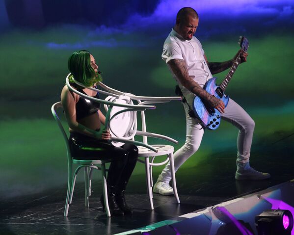 File:5-13-14 Mary Jane Holland artRAVE the ARTPOP ball.jpg
