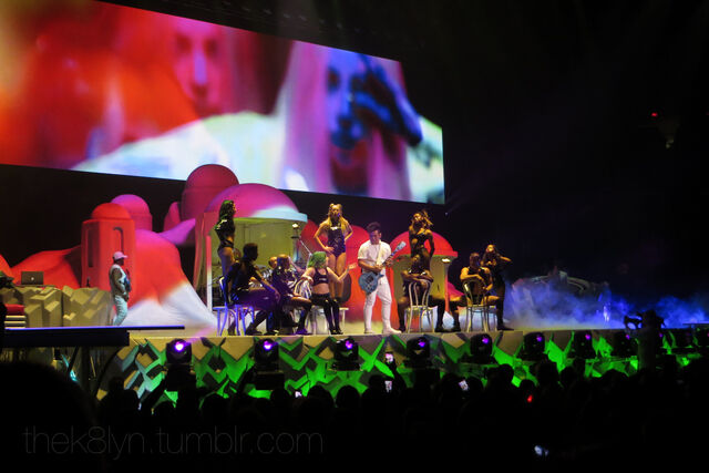 File:5-26-14 Mary Jane Holland artRAVE The ARTPOP Ball 003.jpg