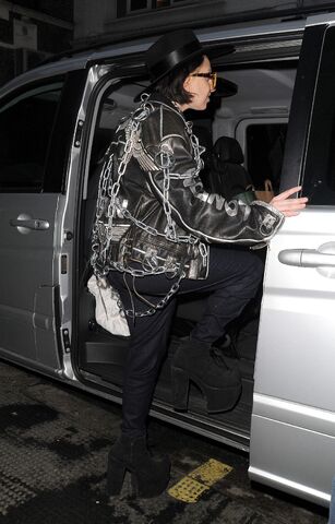 File:12-5-13 Leaving an Office 002.jpg