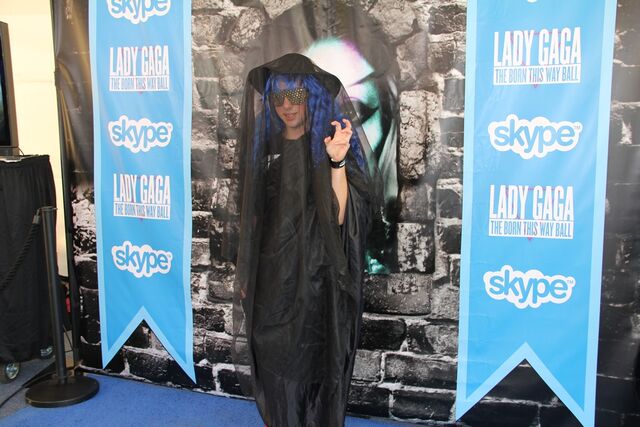 File:Skype Blue carpet 003.jpg