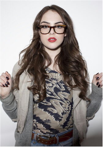 File:Elizabeth Gillies (New) 2.jpg