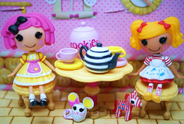 File:Crumbs' tea party.jpg