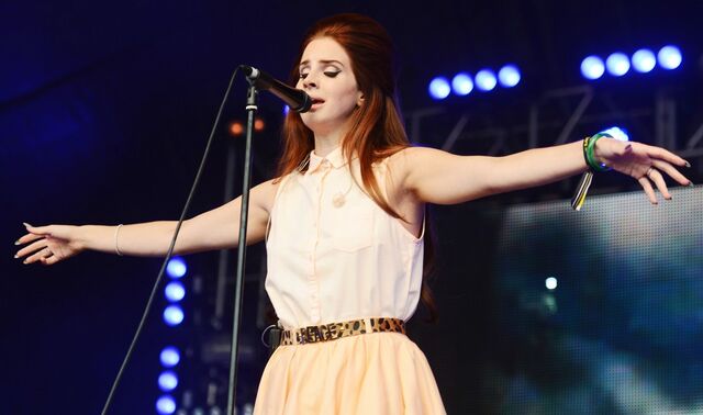 File:Lana-del-rey-lovebox-festival-day-2-12.jpg