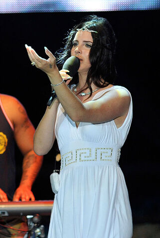 File:2013-Lana-02.jpg