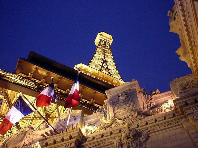 File:LV-Paris02.jpg