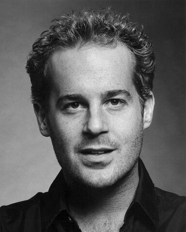 Fichier:Adam James.jpg