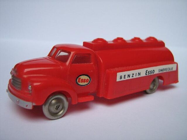 File:250 Tanktruck.jpg