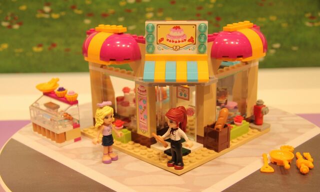 File:Friends Bakery Close.jpg