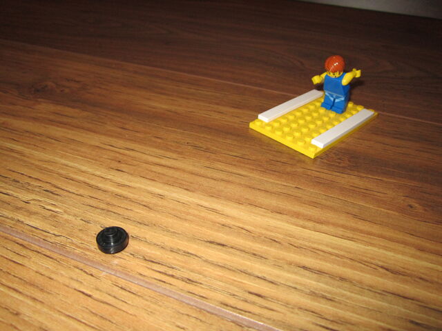File:DISC THROW FAR.jpg