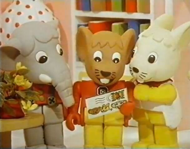 File:Max reading letter.jpg