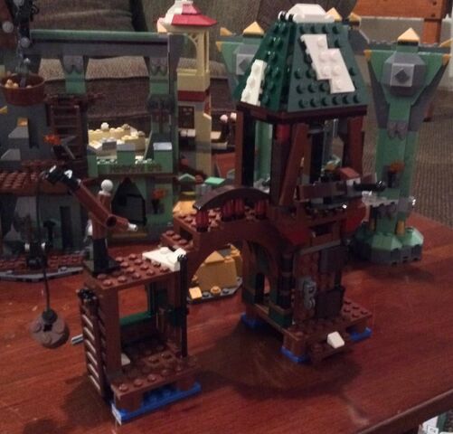 File:79016-LEGO-Attack-on-Lake-Town-Building-e1410740503210-640x613.jpg