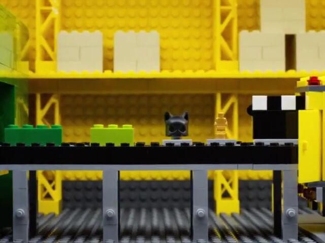 File:Catwomanhelmetlegomovie.jpeg