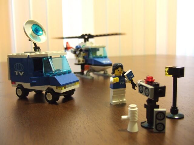 File:6553 Crisis News Crew.jpg