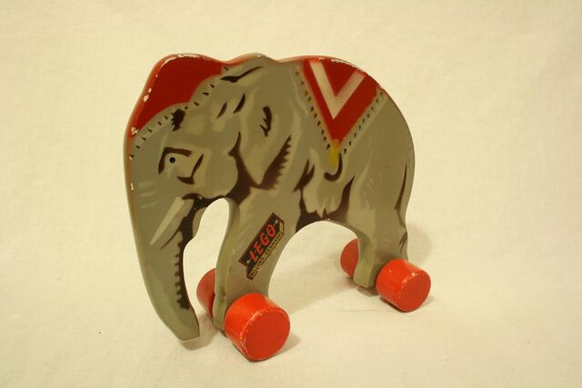 File:Wooden lego elephant5.jpg