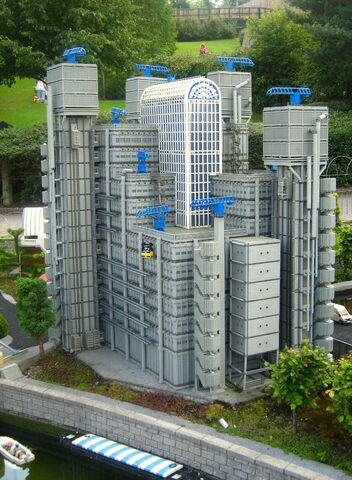 File:Legoland-Lloyds.jpg