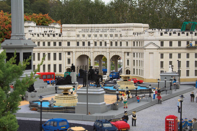 File:Legoland-admiraltyarch.jpg