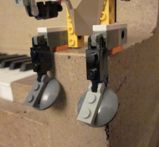 File:Assistant-legs.png
