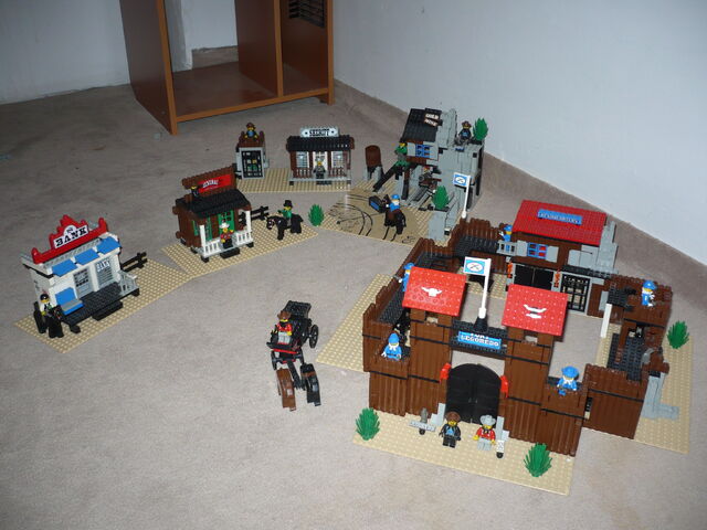 File:Set Western - Cowboys.jpg