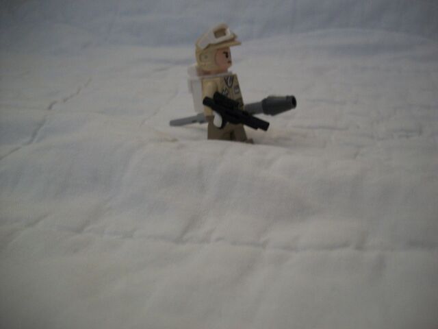 File:Rebel Trooper Carrying Missile.jpg