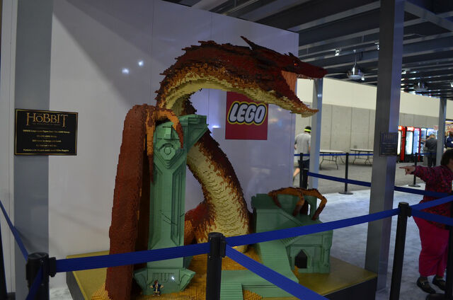 File:Comic-con-2014-smaug-lego-warner-bros-booth.jpg