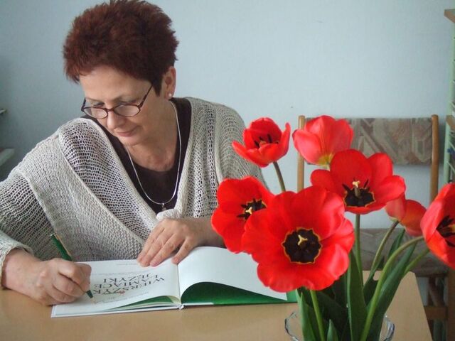 File:Malgorzata Strzalkowska.jpg