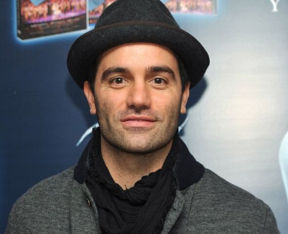 File:Ramin-Karimloo-Phantom-Of-The-Opera-London-England-October-28-2011.jpg