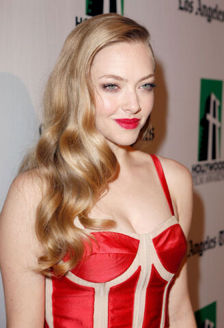File:Amanda-seyfried-at-16th-annual-hollywood-film-awards-gala-in-beverly-hills-1.jpg