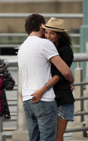 File:Ed-westwick-jessica-szohr-levis-nyc.jpeg