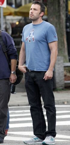 File:Ben-affleck-levis2-495x1024.jpg