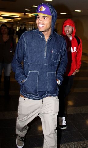 File:Chris-brown-levis-opening-ceremony-denim-popover-hooodie-jt1.jpg