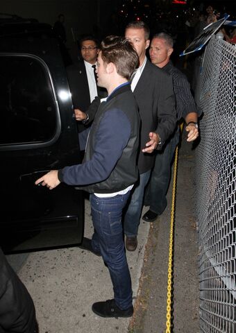 File:Robert-pattinson-levis-jeans-3.jpg