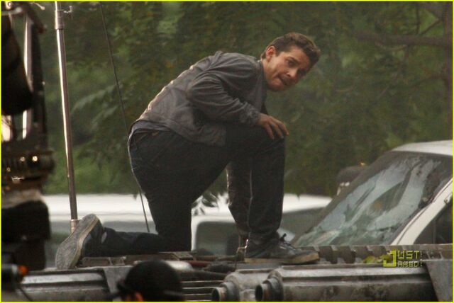 File:Shia-labeouf-rosie-huntington-whiteley-transformers-3-detroit-06.jpg