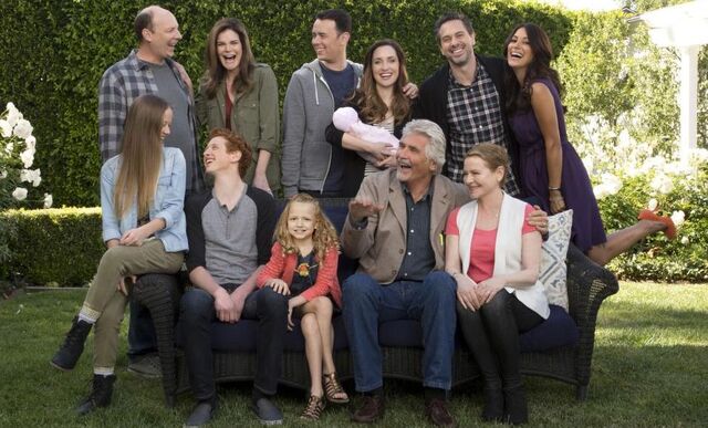 File:Life-in-Pieces-cast.jpg