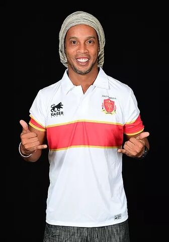 Archivo:RonaldinhoCECD.jpg