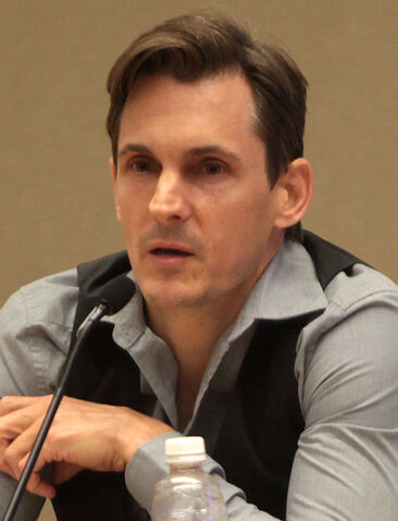 File:Jason Spisak 2014.jpg