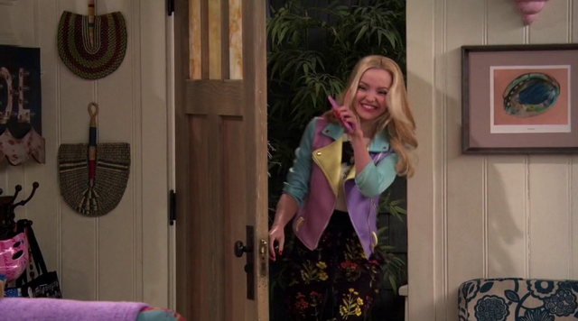 File:Liv in the Doorway.png