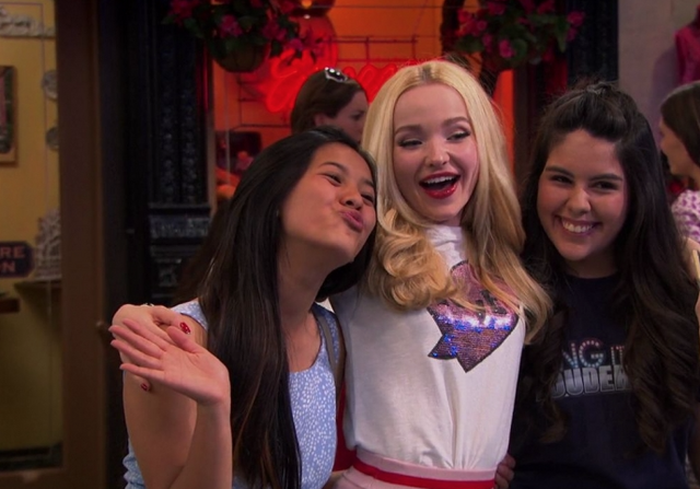 File:Liv with Fans.png