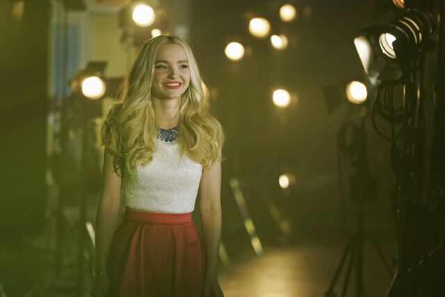File:Liv and Maddie Cali Style S04E13 Sing It Live!!!-A-Rooney 1.jpg