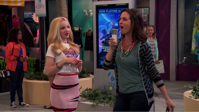 File:Liv & Karen (4x11).png