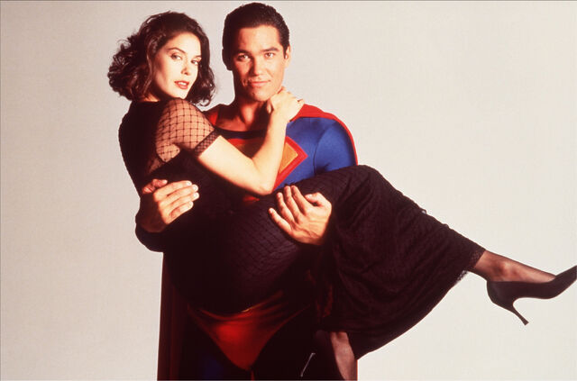 File:Lois and Superman 8.jpg