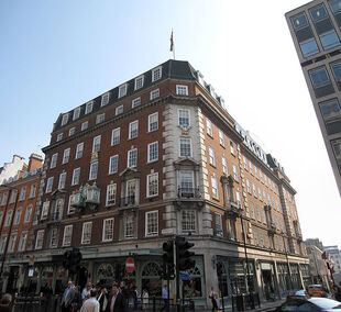 653px-Fortnum Mason panorama